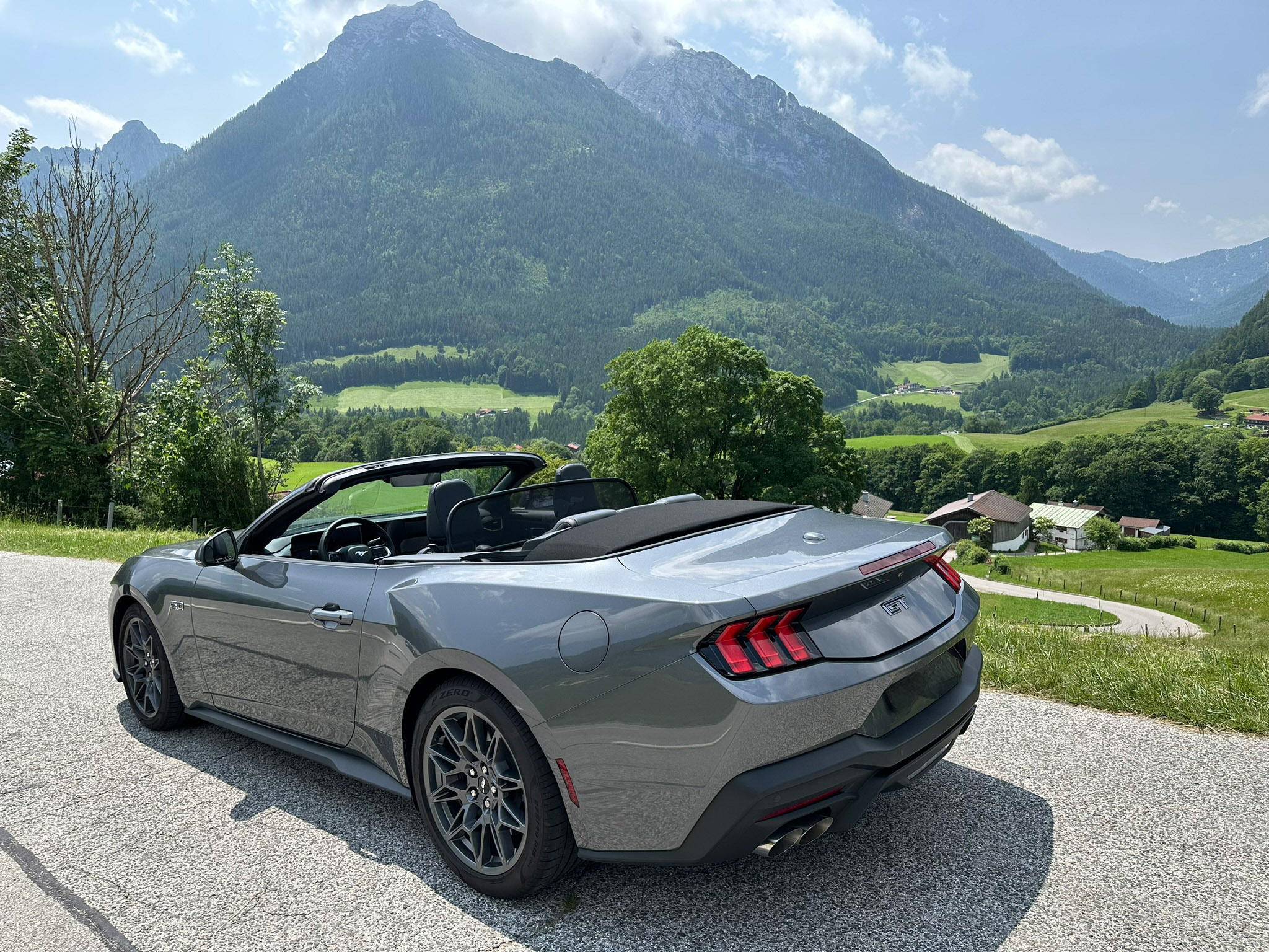 Mustang S650 Convertible Carbonized Gray (3).jpg